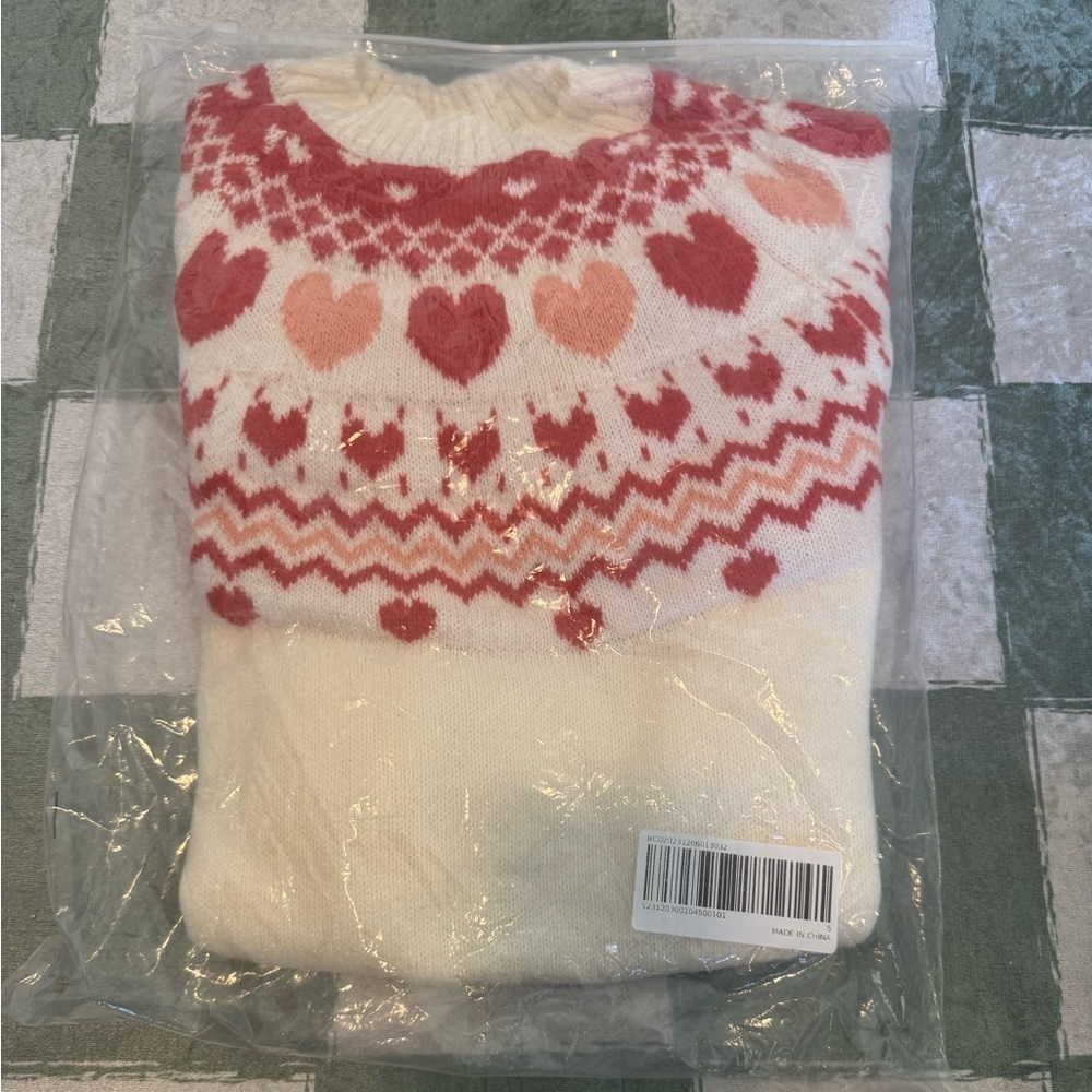 NWT Amazon Sweater - Red and Cream Heart Pattern Size Small